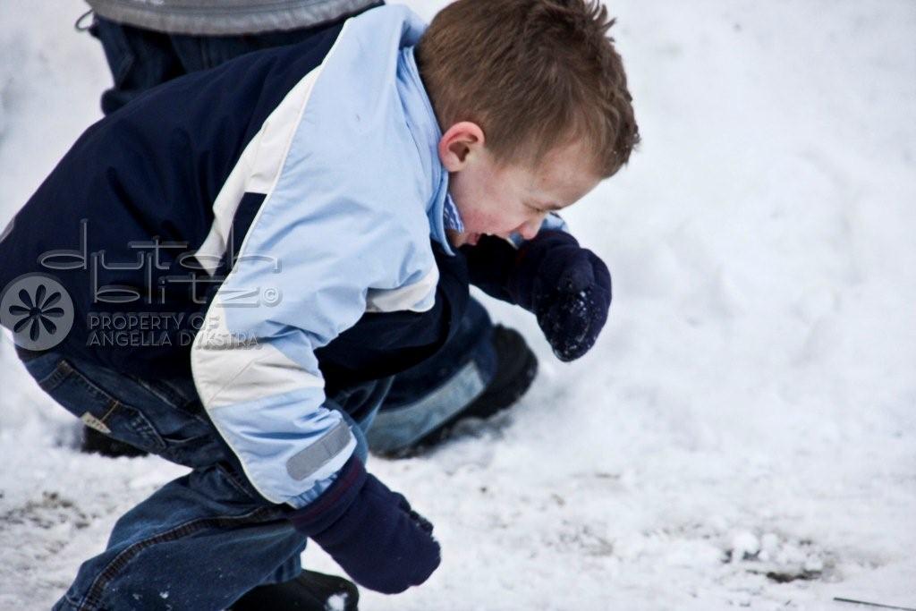 Snowball dodge!